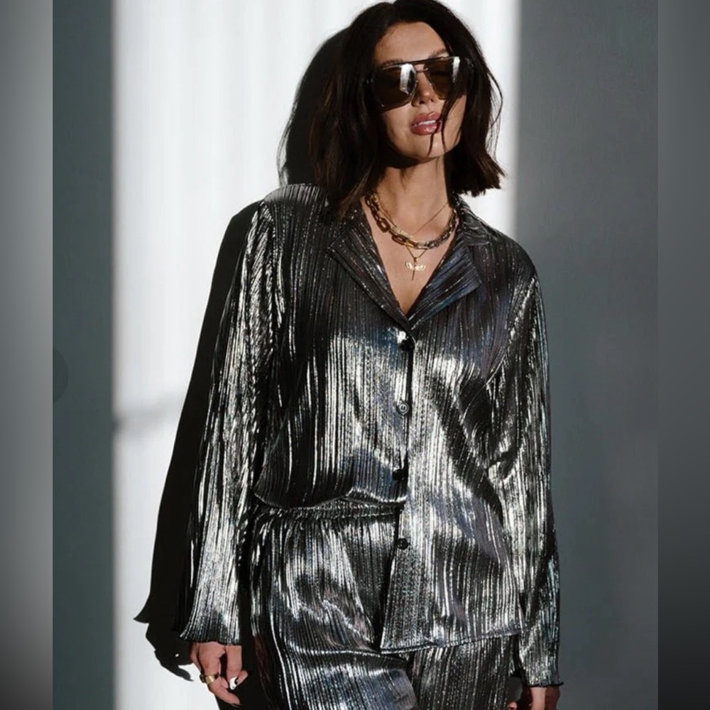 Dressed in Lala Plisse set in gunmetal